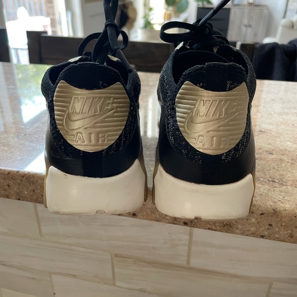 Nike Air Max Black and Gold, 9.5, Women’s , Gold Sparkle. - Picture 2 of 7
